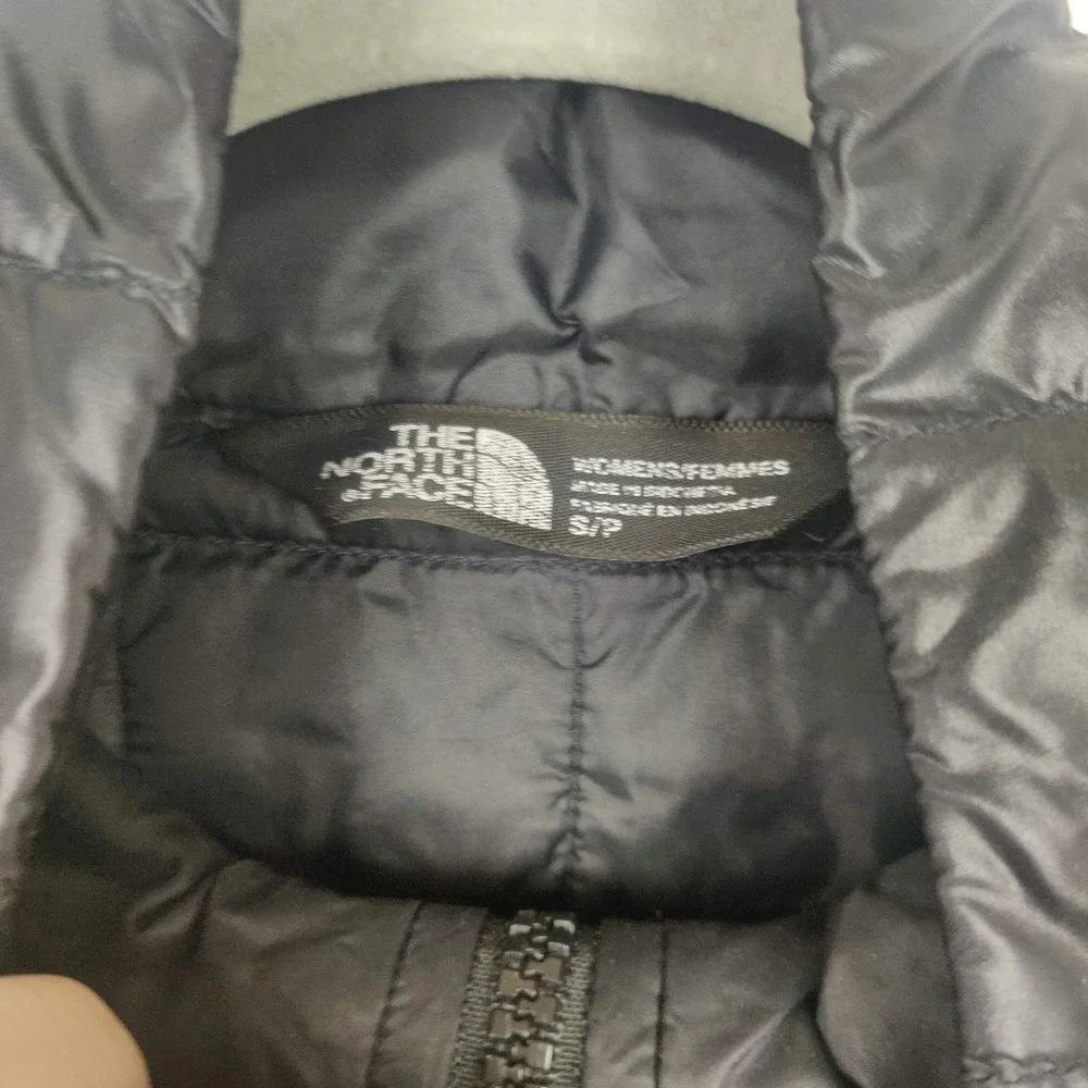 The North Face Thermoball Jacket Womens Small Black Quilted Puffer Full‎ Zip
